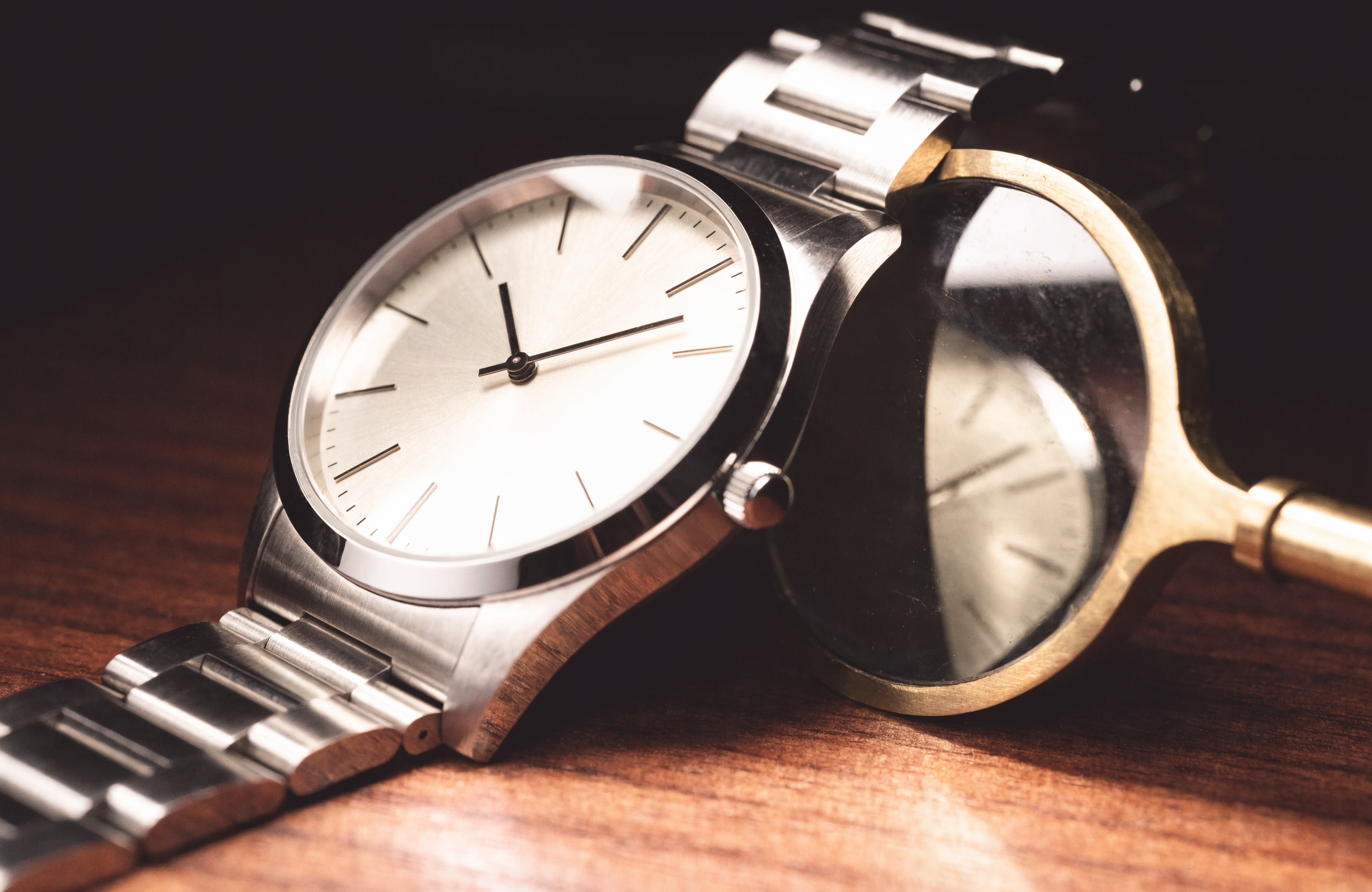 Stalen luxe horloge met loep