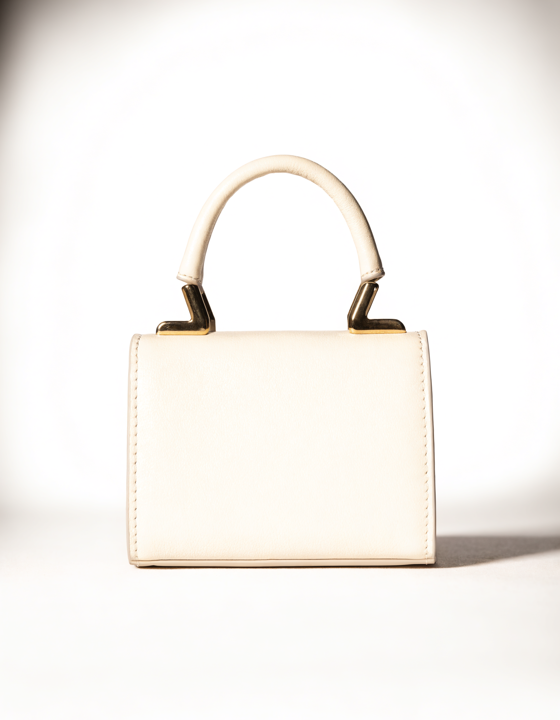 Mini box handtas in creme leer