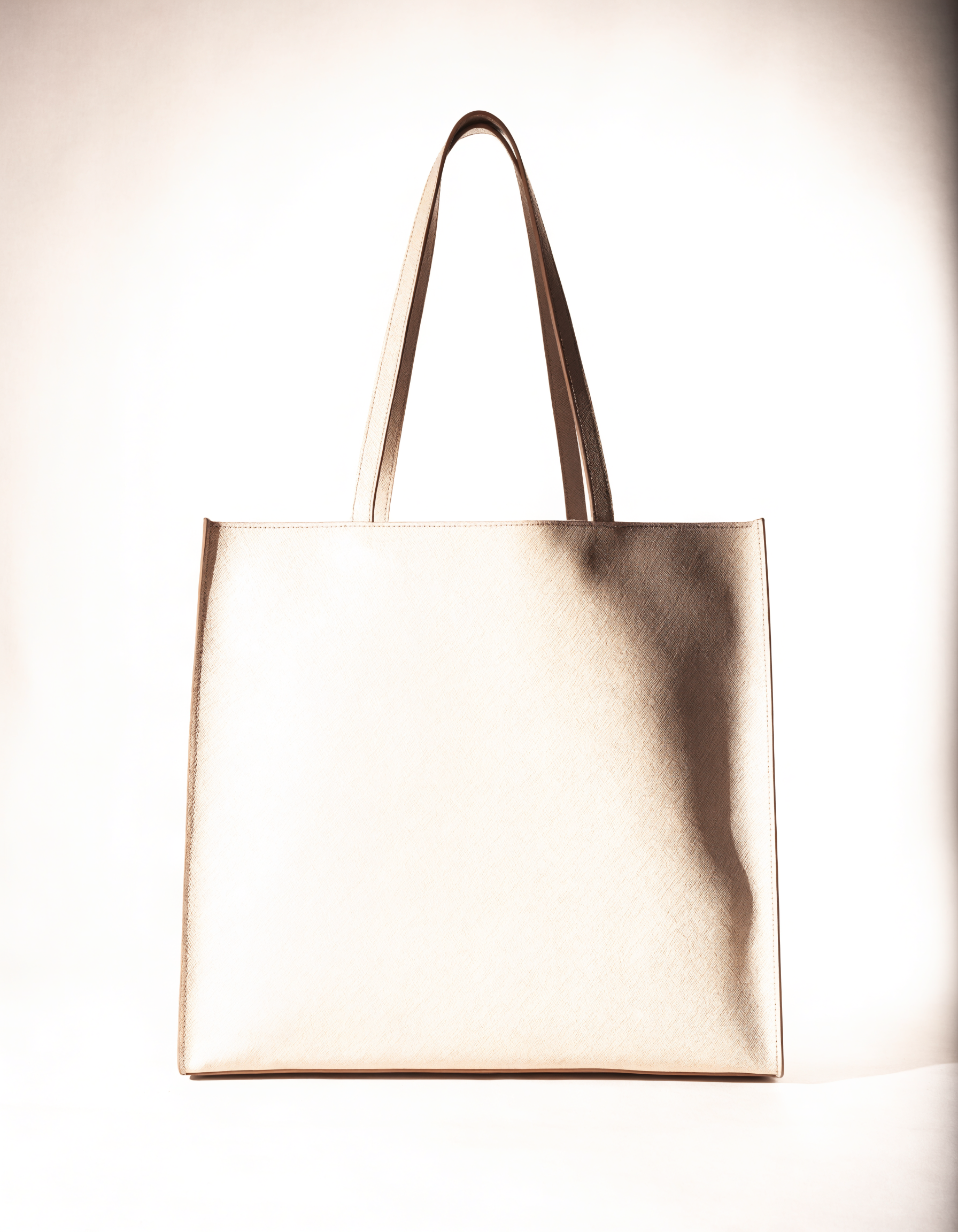Structured tote in beige saffiano-leer